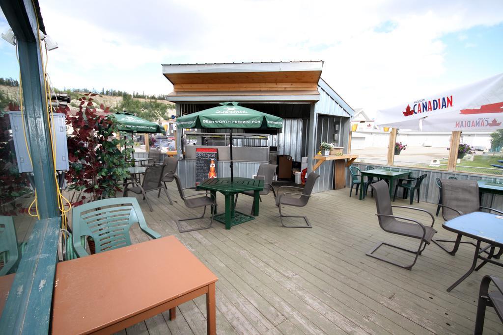 Coast High Country Inn Whitehorse Exteriör bild